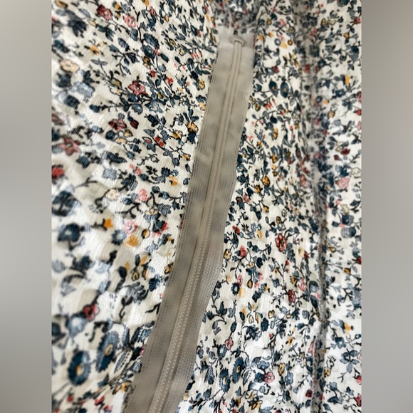 Carmelina Flutter Sleeve Top in Blossoming Vines - Picture 8 of 10